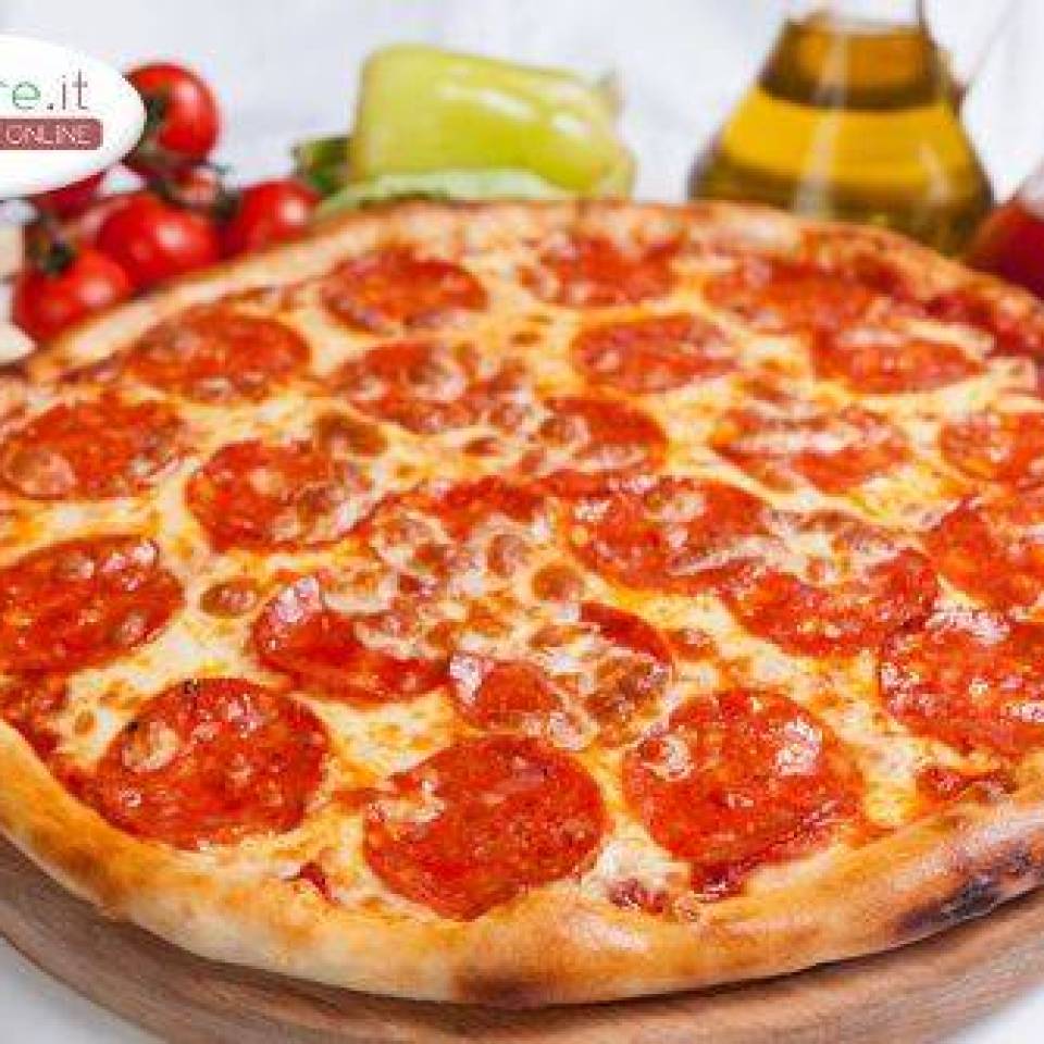 Diavola pizza csípős szalámival